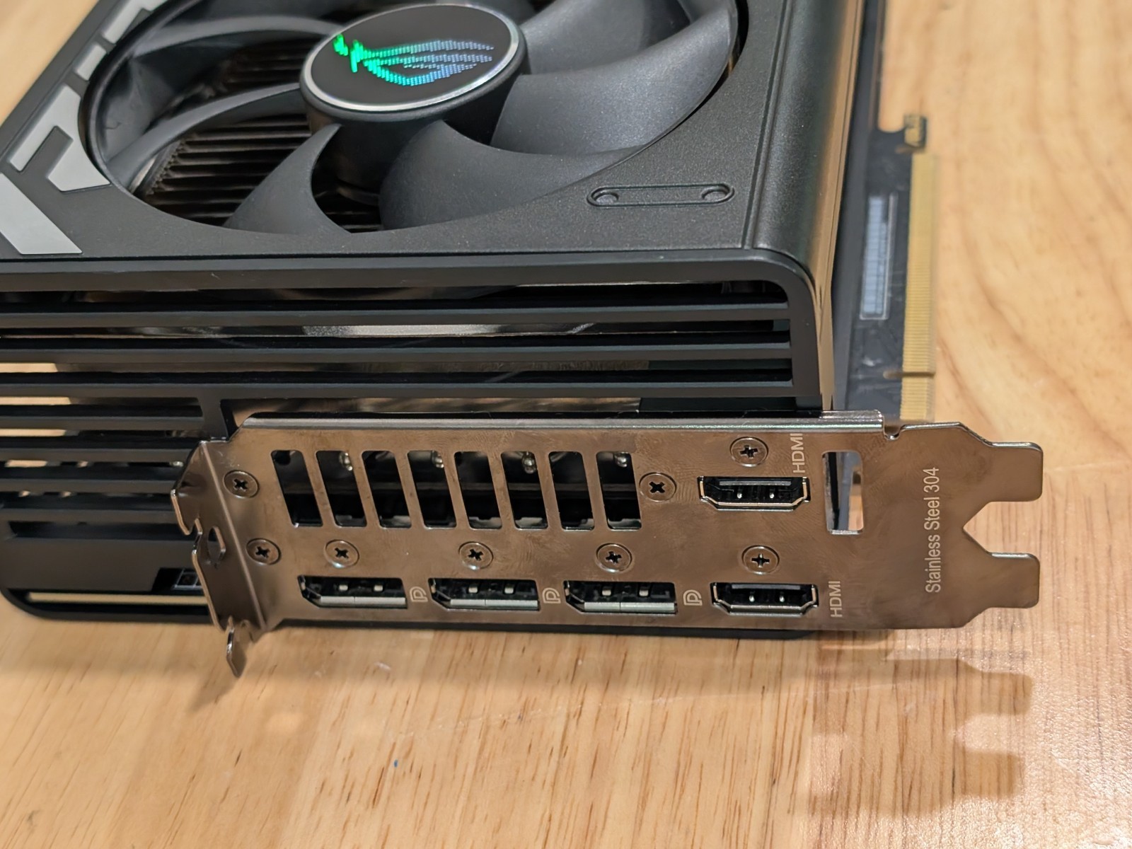 عرض مميز: كارت شاشة ASUS ROG S - مراجعة Rtx 4090 24Gb Gddr6X وسعره
