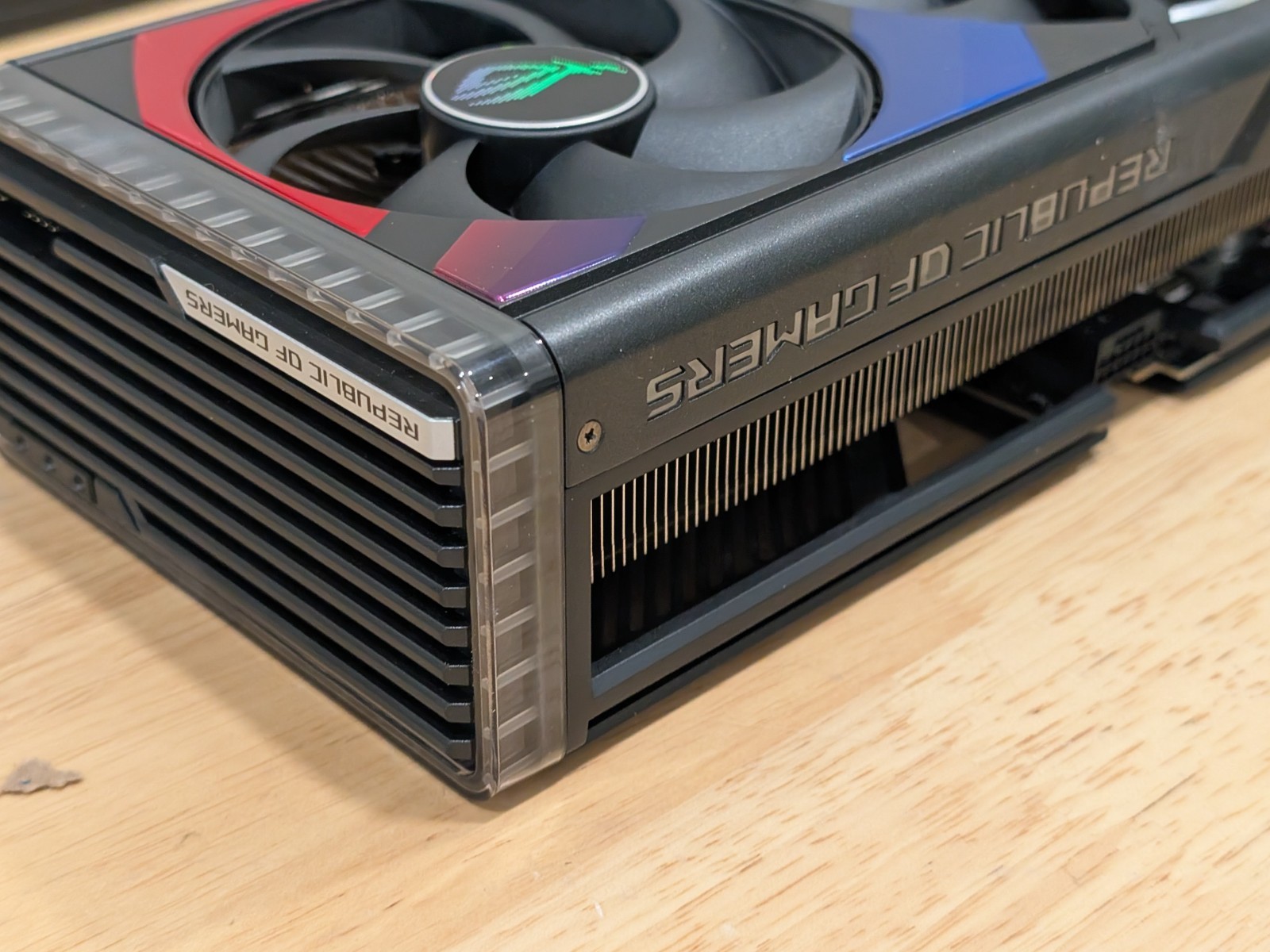 عرض BH: بطاقة الرسومات ASUS RO - مراجعة Graphics Card 24Gb Gddr6X وسعره