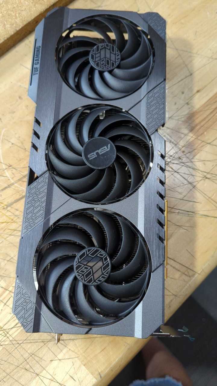 أفضل عرض من BH لقطع الغيار: كر - مراجعة Rtx 4090 24Gb Gddr6X وسعره