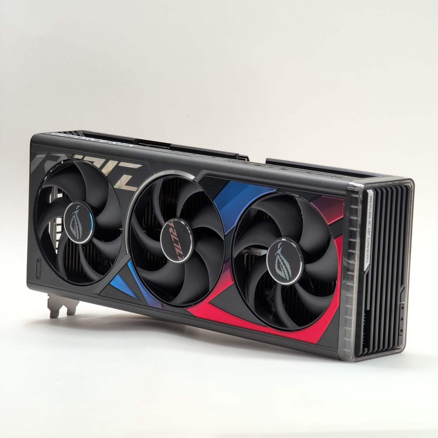 أ. عرض مميز: كرت شاشة Asus GeF - مراجعة Rtx 4090 24Gb Gddr6X وسعره
